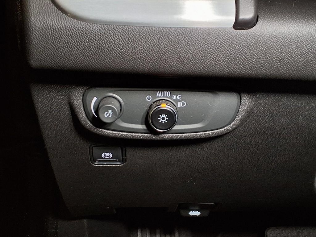 Certified 2022 GMC Terrain SLE w/ Driver Convenience Package FWD image 13