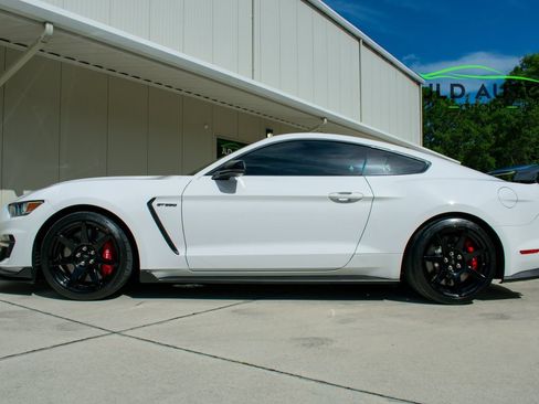 Used 2019 Ford Mustang Shelby GT350R w/ GT350R Equipment Group 920A RWD image 3