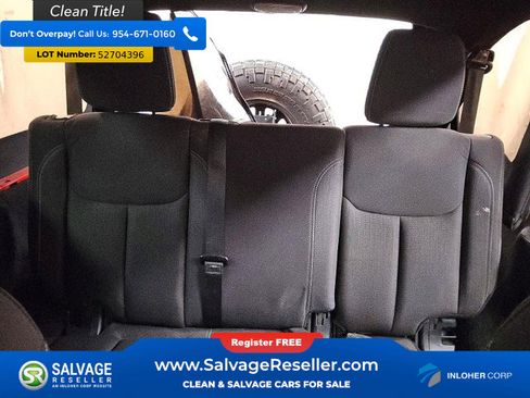 Used 2014 Jeep Wrangler Unlimited Rubicon w/ Connectivity Group AWD/4WD image 13