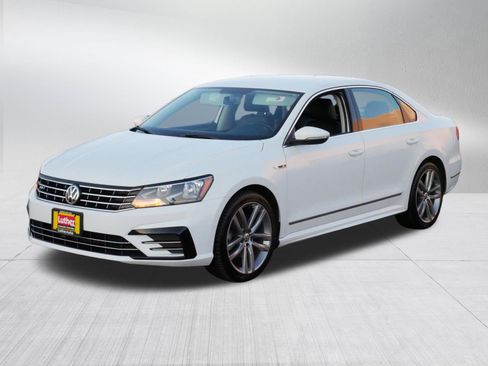 Used 2017 Volkswagen Passat 1.8T R-Line image 3