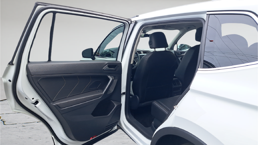 Used 2022 Volkswagen Tiguan SE AWD/4WD image 12