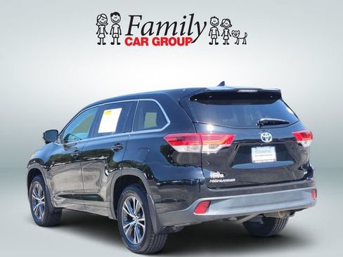 Certified 2018 Toyota Highlander Plus FWD image 3