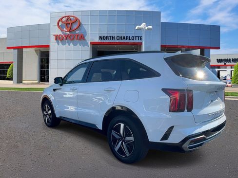 Used 2022 Kia Sorento S w/ Panoramic Sunroof Package FWD image 4