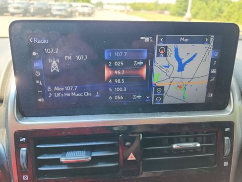 Used 2023 Lexus GX 460 Luxury w/ Accessory Package AWD/4WD image 15