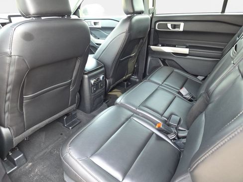 Certified 2022 Ford Explorer XLT w/ Equipment Group 202A AWD/4WD image 11