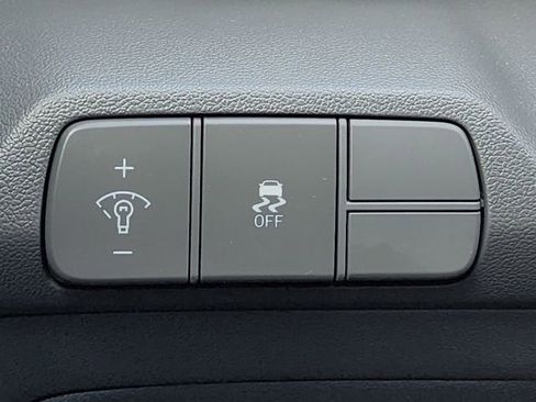 Used 2025 Hyundai Elantra SEL image 33