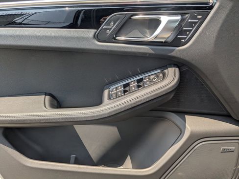 New 2025 Porsche Macan image 13