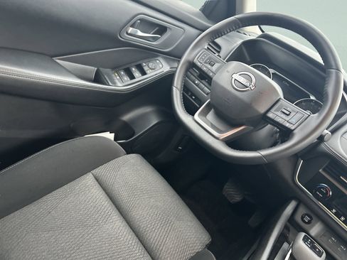 Used 2025 Nissan Rogue SV AWD/4WD image 39