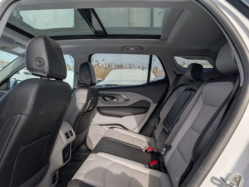 Used 2023 GMC Terrain SLT w/ Tech Package image 9