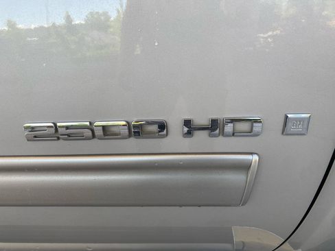 Used 2009 Chevrolet Silverado 2500 LT AWD/4WD image 36