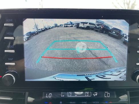 Used 2023 Toyota Sienna XSE image 8