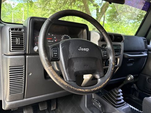 Used 2004 Jeep Wrangler X AWD/4WD image 22