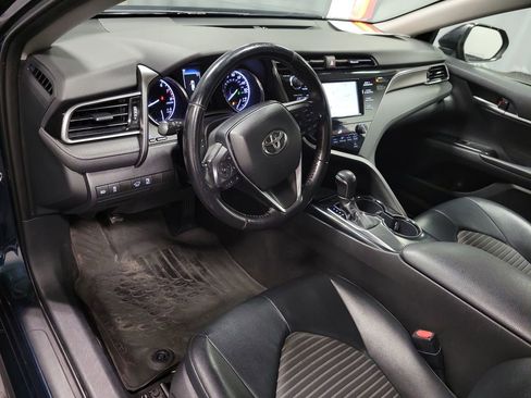 Used 2019 Toyota Camry SE FWD image 13