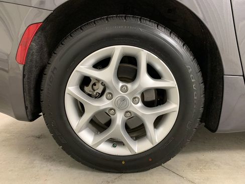 Used 2020 Chrysler Pacifica Limited image 10