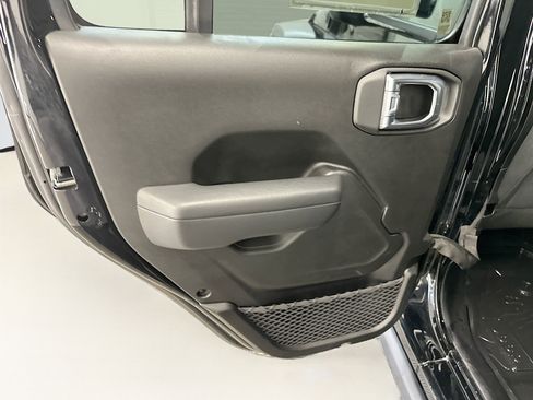 Used 2025 Jeep Wrangler Willys AWD/4WD image 26