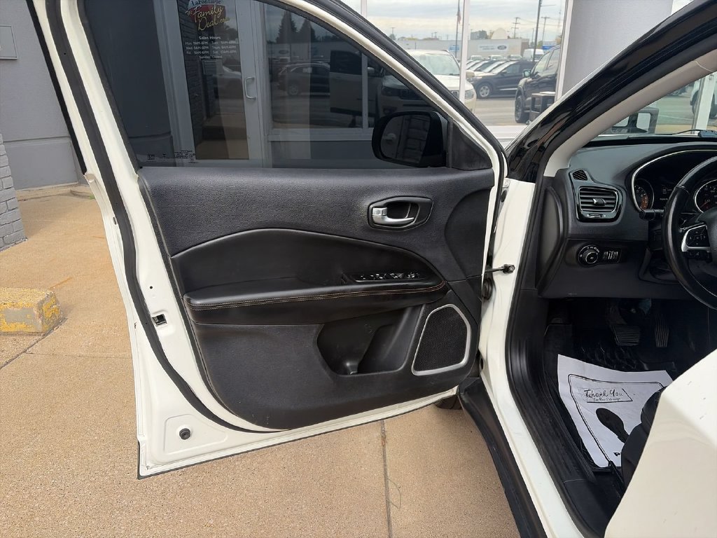 Used 2020 Jeep Compass Limited AWD/4WD image 11