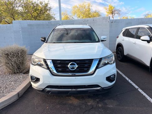 Used 2017 Nissan Pathfinder SV FWD image 3