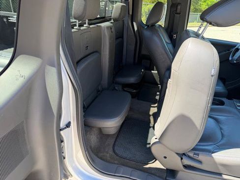 Used 2016 Nissan Frontier SV w/ SV Value Truck Package AWD/4WD image 15