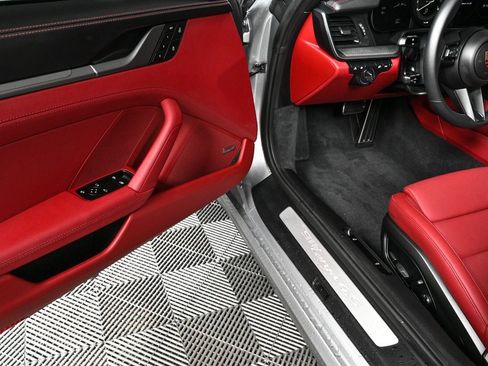 Certified 2024 Porsche 911 Targa 4S image 8