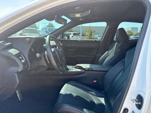 Used 2019 Lexus UX 200 F Sport w/ F Sport Premium Package FWD image 16