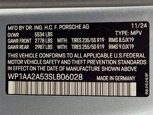 Certified 2025 Porsche Macan image 37