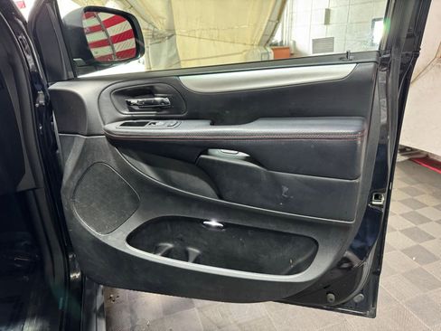 Used 2016 Dodge Grand Caravan R/T FWD image 14