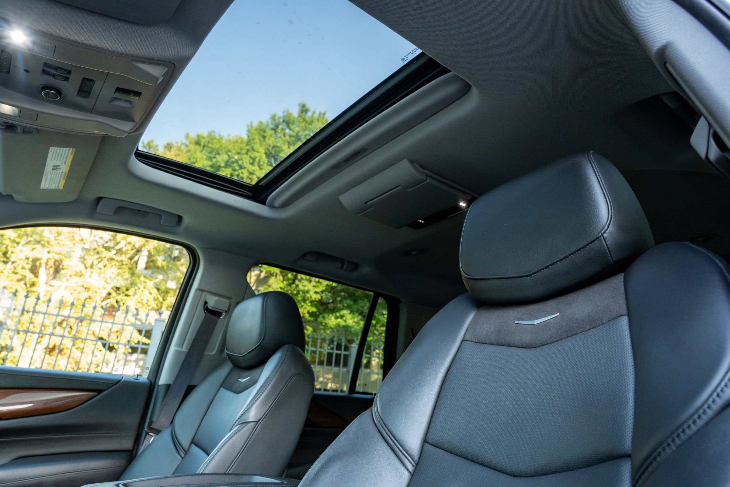 Used 2016 Cadillac Escalade Premium RWD image 12