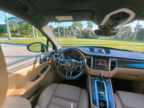 Used 2018 Porsche Macan Turbo image 18