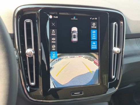 Used 2023 Volvo XC40 Recharge Ultimate AWD/4WD image 22