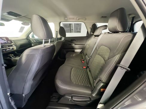 Used 2023 Nissan Pathfinder SV image 29