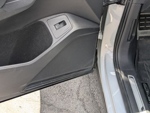 Used 2019 Volkswagen Tiguan SEL Premium R-Line AWD/4WD image 16