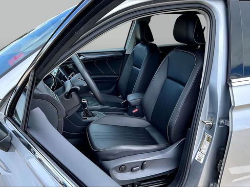 Used 2022 Volkswagen Tiguan SE FWD image 7