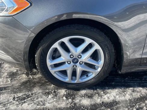 Used 2016 Ford Fusion SE image 12