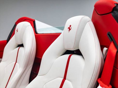 Used 2022 Ferrari F8 Tributo RWD image 29