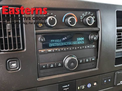 Used 2021 Chevrolet Express 3500 w/ Driver Convenience Package RWD image 19