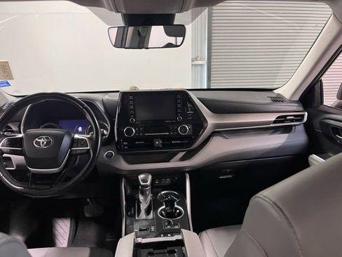 Used 2022 Toyota Highlander XLE image 20