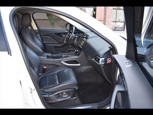 Used 2019 Jaguar F-PACE Prestige AWD/4WD image 32