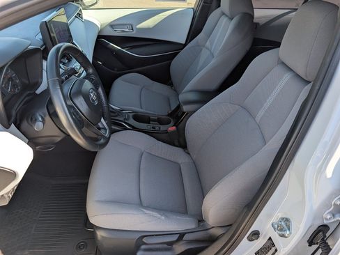 Used 2025 Toyota Corolla SE FWD image 2