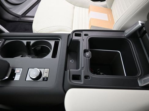 New 2025 Land Rover Discovery S AWD/4WD image 28