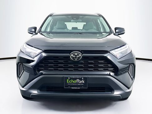 Used 2025 Toyota RAV4 XLE AWD/4WD image 2