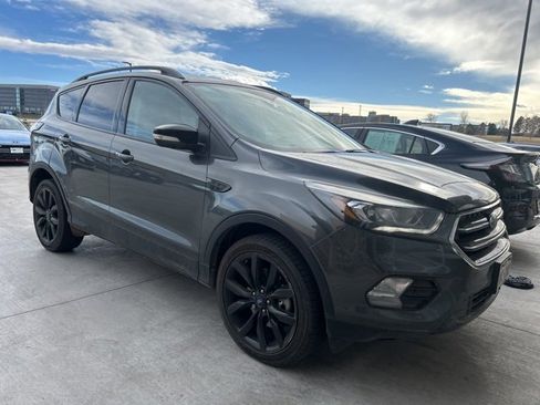Used 2017 Ford Escape Titanium image 2