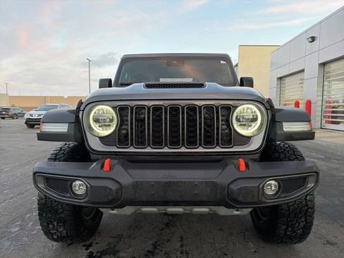 Used 2024 Jeep Gladiator Mojave w/ Convenience Group image 2