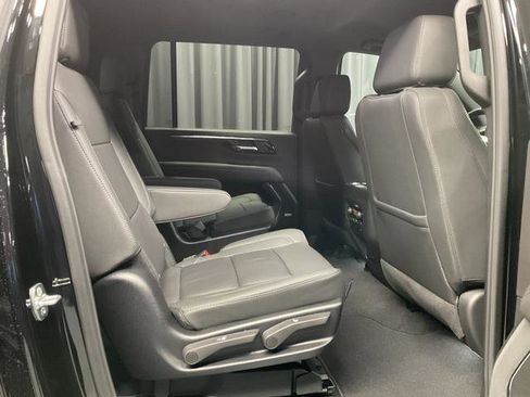 New 2026 Chevrolet Suburban LT image 10