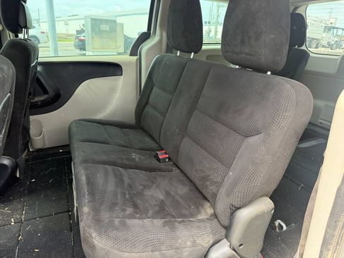 Used 2016 Dodge Grand Caravan American Value Package w/ UConnect Hands-Free Group FWD image 16