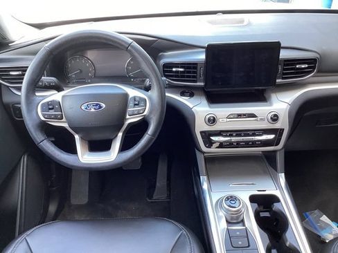 Used 2023 Ford Explorer XLT w/ Equipment Group 202A AWD/4WD image 17
