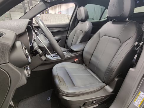 Used 2024 Alfa Romeo Stelvio Sprint image 17