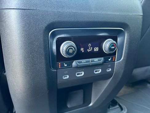 Used 2024 Chevrolet Tahoe High Country image 36