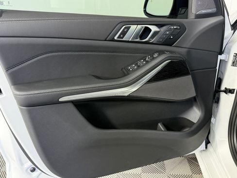 Used 2026 BMW X7 xDrive40i w/ M Sport Package image 13