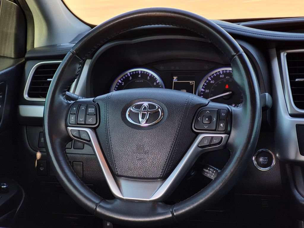 Used 2019 Toyota Highlander Limited FWD image 15