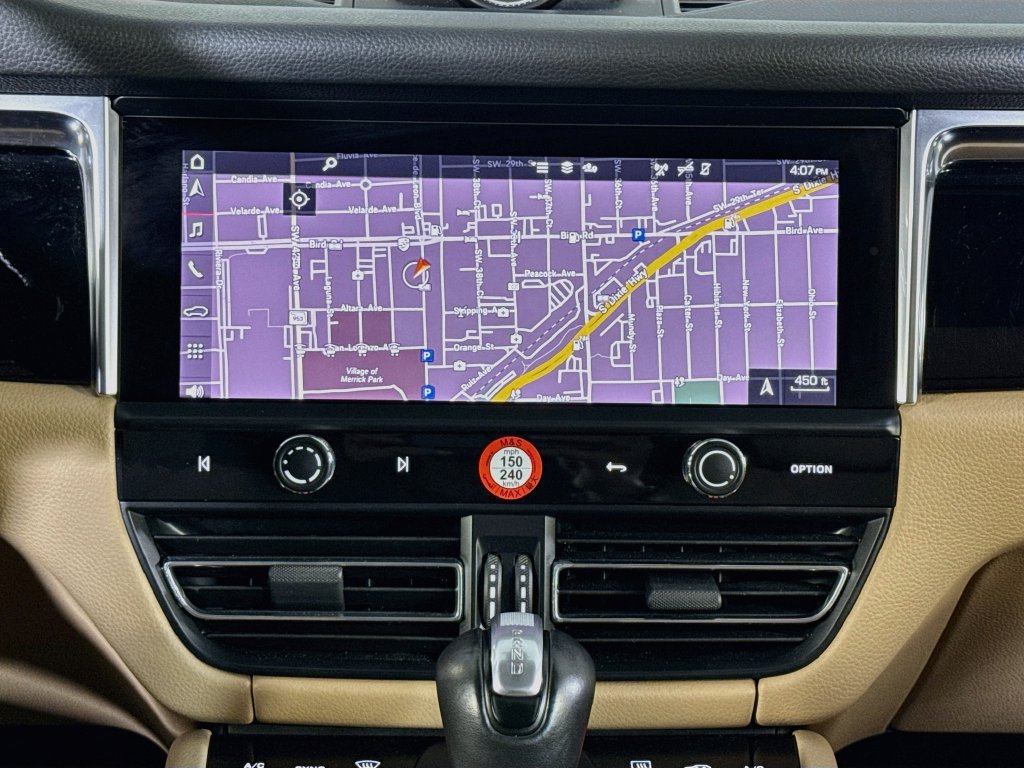 Certified 2023 Porsche Macan AWD/4WD image 15